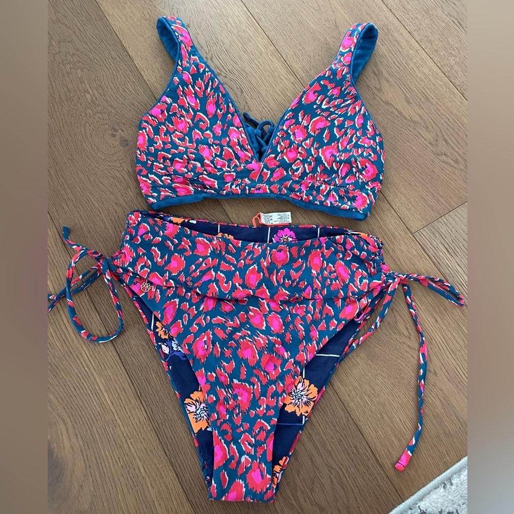 Maaji 2 piece bikini. REVERSIBLE